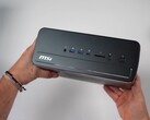 Le mini PC MSI Pro Max Edge AI offre de nombreux ports en façade.