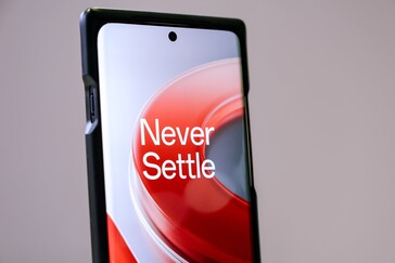 Façade du OnePlus 12 (image via Ice Universe on X)