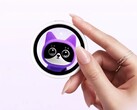 L'Oppo Bubble peut être fixé à un smartphone en tant qu'écran secondaire magnétique.