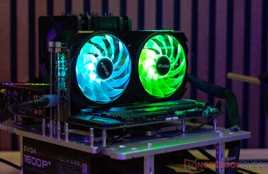 Le KFA2 GeForce RTX 4060 Ti EX pendant nos mesures de bruit