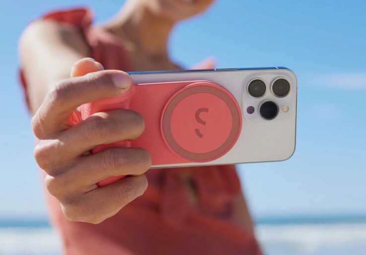 Le Qi2 permet d'utiliser des accessoires magnétiques tels que le SnapGrip. (Source de l'image : Shiftcam)