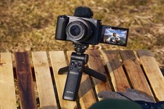 Le ZV-E1 de Sony est un appareil photo haut de gamme, compact et plein format, destiné aux créateurs de vidéos en ligne ou aux photographes hybrides qui recherchent des performances sans compromis. (Source de l'image : Sony)
