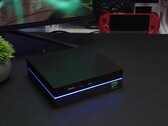 Mini PC de jeu Yohris avec ports frontaux et bande lumineuse LED (Source d'image : ETA PRIME/YouTube)