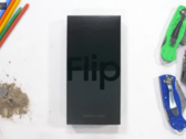 Le Z Flip4. (Source : JerryRigEverything via YouTube) 