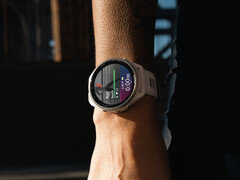La Forerunner 965 est l'une des cinq smartwatches Forerunner éligibles au téléchargement et à l'installation de la version bêta 24.10. (Image source : Garmin)
