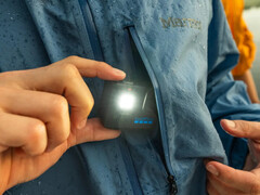 La GoPro Hero est désormais dotée d'une LED lumineuse et de capacités vidéo 4K/60 FPS. (Source de l'image : GoPro)