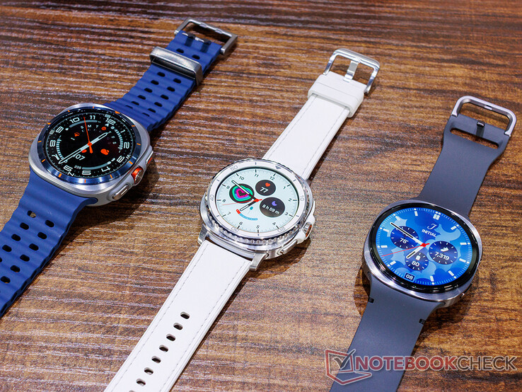 La 2025 Galaxy Ultra à côté de la Watch 8 Classic et de la Watch 8 (Image source : Notebookcheck)