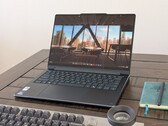 Le Lenovo Yoga 9 2-in-1 14 G11 troque la 4K contre du 120 Hz et un ancien processeur légèrement plus rapide contre un modèle plus récent légèrement plus économe en énergie